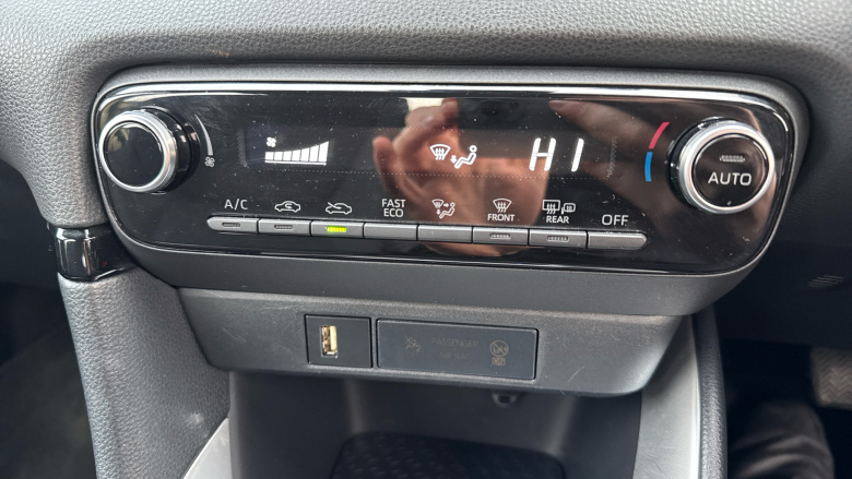 Toyota Yaris 1.5 Hybrid Icon 5dr CVT Hybrid Hatchback